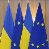 C20220224a190732DrapeauxUEUkraine